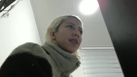 Snapshot of aribunnie chatting on September 19, 5:00 am Ari Bunnie online show from September 19, 5:00 am