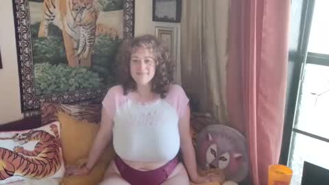 Arielle Ari online show from March 13, 7:50 pm