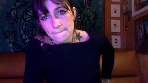 Snapshot of arielwyld chatting on January 12, 11:47 pm ariel colin when hes here online show from January 12, 11:47 pm