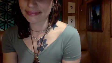 Snapshot of arielwyld chatting on March 7, 2:57 am ariel colin when hes here online show from March 7, 2:57 am