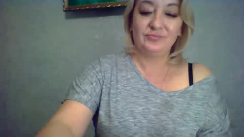 ArielXLoveresss online show from October 4, 9:40 am