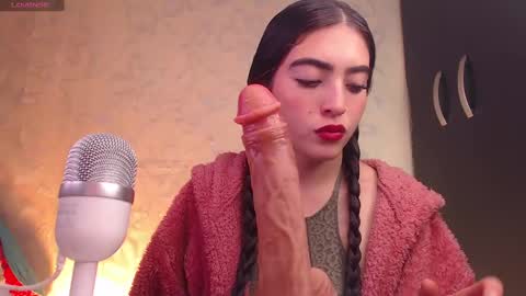 Snapshot of arii_vega chatting on January 5, 3:23 pm ARII VEGA online show from January 5, 3:23 pm