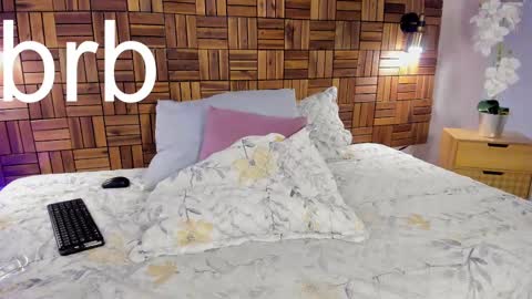 Snapshot of ariiaa_1 chatting on February 15, 11:03 pm ARIANNA online show from February 15, 11:03 pm