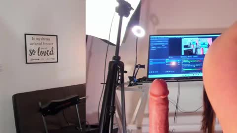 Snapshot of ariianabaker chatting on February 20, 2:02 pm Arianna online show from February 20, 2:02 pm