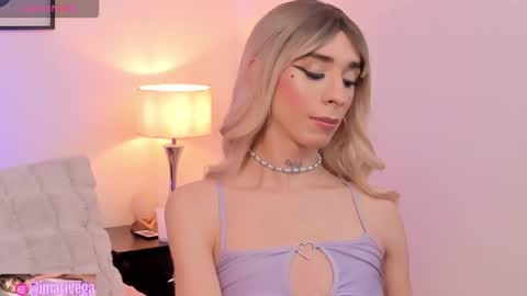 Snapshot of arivega chatting on September 15, 10:28 am Nice to meet you thumb up me please its important I LOOK MY BIO DOWN online show from September 15, 10:28 am