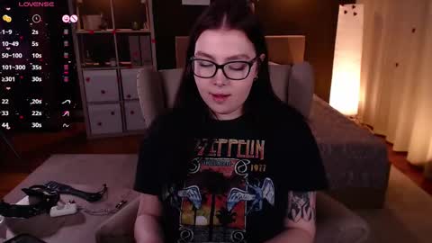 Snapshot of arizonaa_muse chatting on February 21, 3:34 am Astrid online show from February 21, 3:34 am