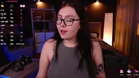 Snapshot of arizonaa_muse chatting on March 12, 3:35 am Astrid online show from March 12, 3:35 am