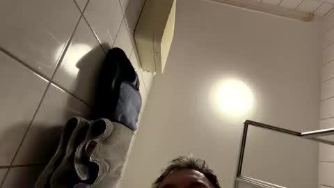 armyskater32 online show from April 9, 8:47 pm