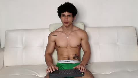 Snapshot of arnold_black69 chatting on December 2, 7:33 pm arnold black online show from December 2, 7:33 pm