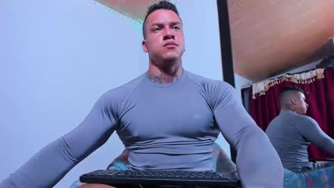 Snapshot of arnold_sexy_hot98 chatting on December 24, 1:49 am arnold sexy hot98 online show from December 24, 1:49 am