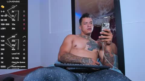 Snapshot of arnold_sexy_hot98 chatting on February 8, 3:42 pm arnold sexy hot98 online show from February 8, 3:42 pm
