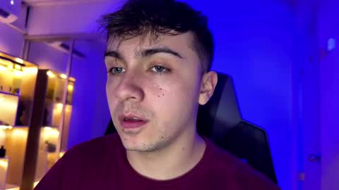Snapshot of aron__cooper chatting on September 15, 1:40 am aron__cooper online show from September 15, 1:40 am