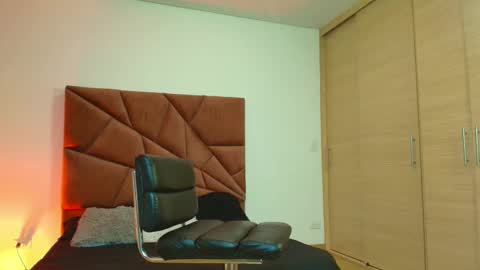 Snapshot of aron_bolt chatting on September 10, 2:23 am ARON BOLT online show from September 10, 2:23 am