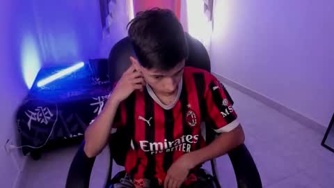 Aaron online show from December 19, 8:04 pm