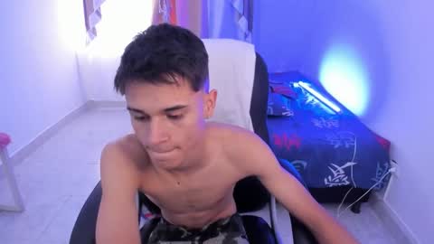 Aaron online show from November 11, 8:55 pm