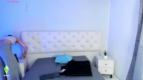 Aron cruz  online show from November 17, 1:24 pm