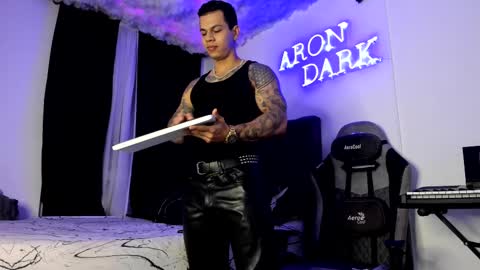 Snapshot of arondark chatting on February 12, 11:40 am DarkMaster online show from February 12, 11:40 am