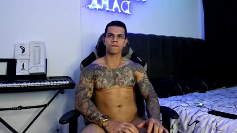 Snapshot of arondark chatting on January 4, 12:16 am DarkMaster online show from January 4, 12:16 am