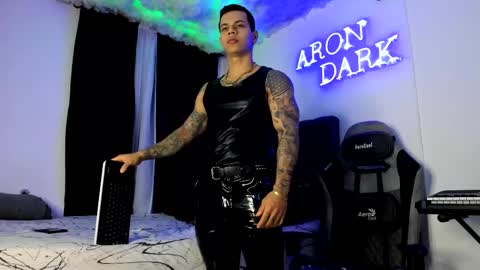 Snapshot of arondark chatting on February 11, 11:42 am DarkMaster online show from February 11, 11:42 am
