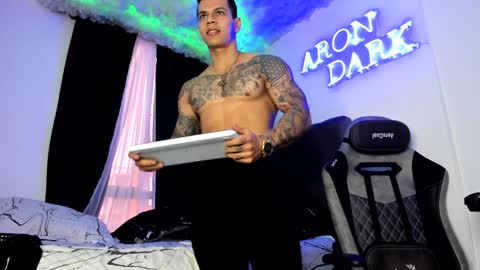 Snapshot of arondark chatting on February 8, 3:00 pm DarkMaster online show from February 8, 3:00 pm