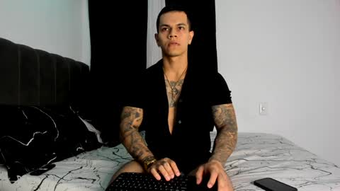 Snapshot of arondark chatting on February 5, 10:11 pm DarkMaster online show from February 5, 10:11 pm