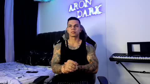 Snapshot of arondark chatting on December 7, 10:23 pm DarkMaster online show from December 7, 10:23 pm