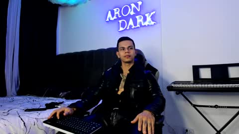 Snapshot of arondark chatting on December 29, 11:18 pm DarkMaster online show from December 29, 11:18 pm