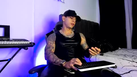 Snapshot of arondark chatting on March 4, 10:46 am DarkMaster online show from March 4, 10:46 am
