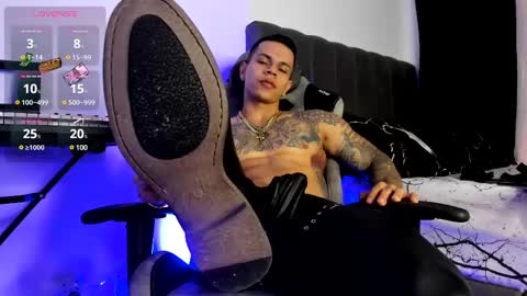 Snapshot of arondark chatting on March 12, 2:01 pm DarkMaster online show from March 12, 2:01 pm