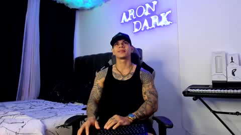 Snapshot of arondark chatting on December 5, 11:44 am DarkMaster online show from December 5, 11:44 am