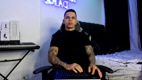 Snapshot of arondark chatting on January 11, 12:55 am DarkMaster online show from January 11, 12:55 am