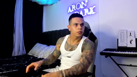 Snapshot of arondark chatting on December 10, 1:54 am DarkMaster online show from December 10, 1:54 am