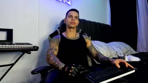 Snapshot of arondark chatting on February 22, 12:29 pm DarkMaster online show from February 22, 12:29 pm