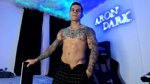 Snapshot of arondark chatting on February 4, 1:27 pm DarkMaster online show from February 4, 1:27 pm