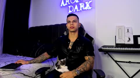 Snapshot of arondark chatting on January 10, 12:15 pm DarkMaster online show from January 10, 12:15 pm