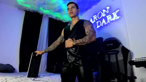 Snapshot of arondark chatting on February 9, 11:47 am DarkMaster online show from February 9, 11:47 am