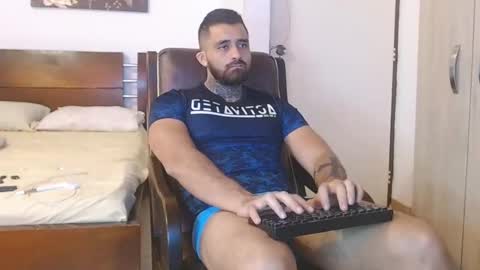 Snapshot of aronmiller404 chatting on December 10, 8:49 pm aronmiller online show from December 10, 8:49 pm