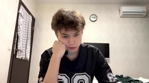 aronrodrigo online show from February 17, 11:00 pm