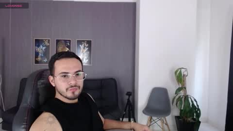 Snapshot of arontrey21_ chatting on September 13, 7:38 pm Adrian online show from September 13, 7:38 pm