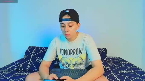 Snapshot of arontroy_wi chatting on March 3, 12:06 pm noah and ivy online show from March 3, 12:06 pm