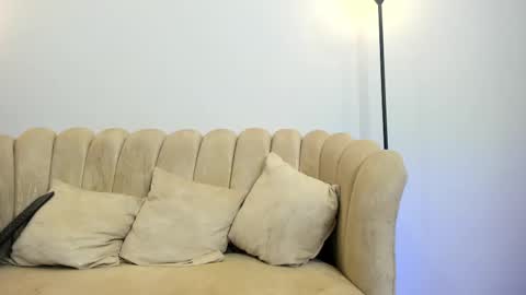   online show from September 18, 11:53 pm