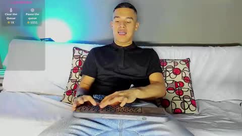 AROON HOT online show from March 1, 1:21 am