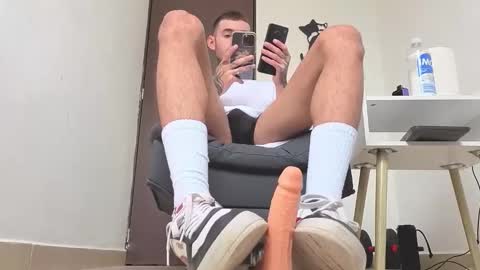   online show from December 4, 11:10 am