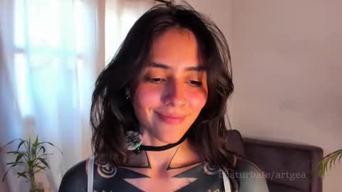 Linda  independent model artgeea online show from September 22, 9:08 pm