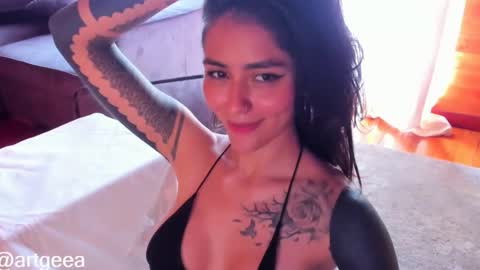 Snapshot of artgea chatting on February 25, 6:55 pm Linda independent model artgeea online show from February 25, 6:55 pm