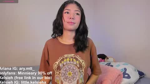 Snapshot of ary_and_kel chatting on December 18, 10:02 pm Ariana and Kelsieh online show from December 18, 10:02 pm