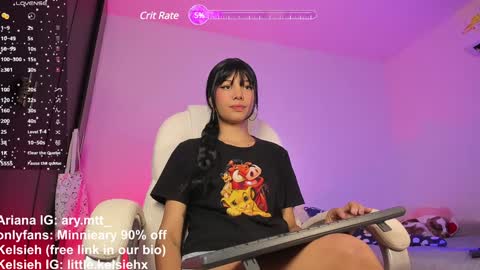 Snapshot of ary_and_kel chatting on January 28, 9:40 pm Ariana and Kelsieh online show from January 28, 9:40 pm