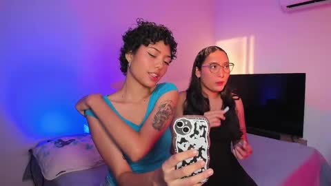Snapshot of ary_and_kel chatting on March 12, 10:28 pm Ariana and Kelsieh online show from March 12, 10:28 pm