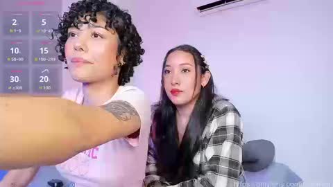 Snapshot of ary_and_kel chatting on September 11, 8:21 pm Ariana and Kelsieh online show from September 11, 8:21 pm