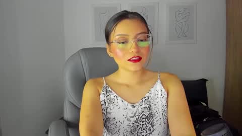 Snapshot of ary_cam230 chatting on December 20, 10:54 pm Zahaara online show from December 20, 10:54 pm